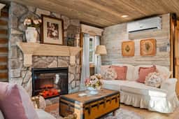 Whispering Creek Cottage - Image 4