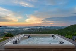 Affordable Arkansas Grand Canyon View with Hot Tub - Image 4