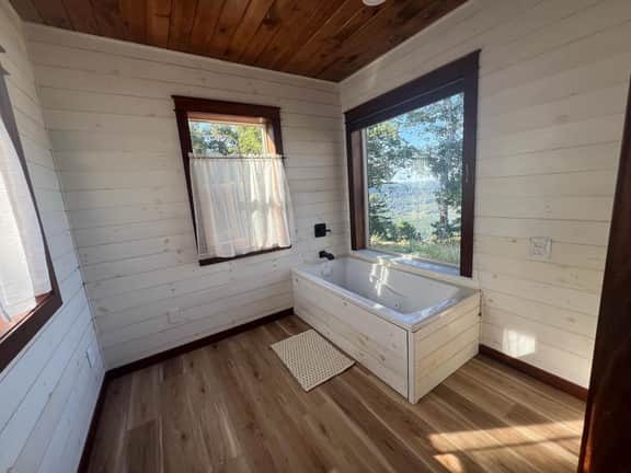 Million Dollar Views! Jacuzzi Room Best Location - Image 2